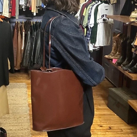 Furla Brown Leather Scalloped Tote Bag Made in Italy Vintage Minimalist Shoulder - Picture 2 of 5